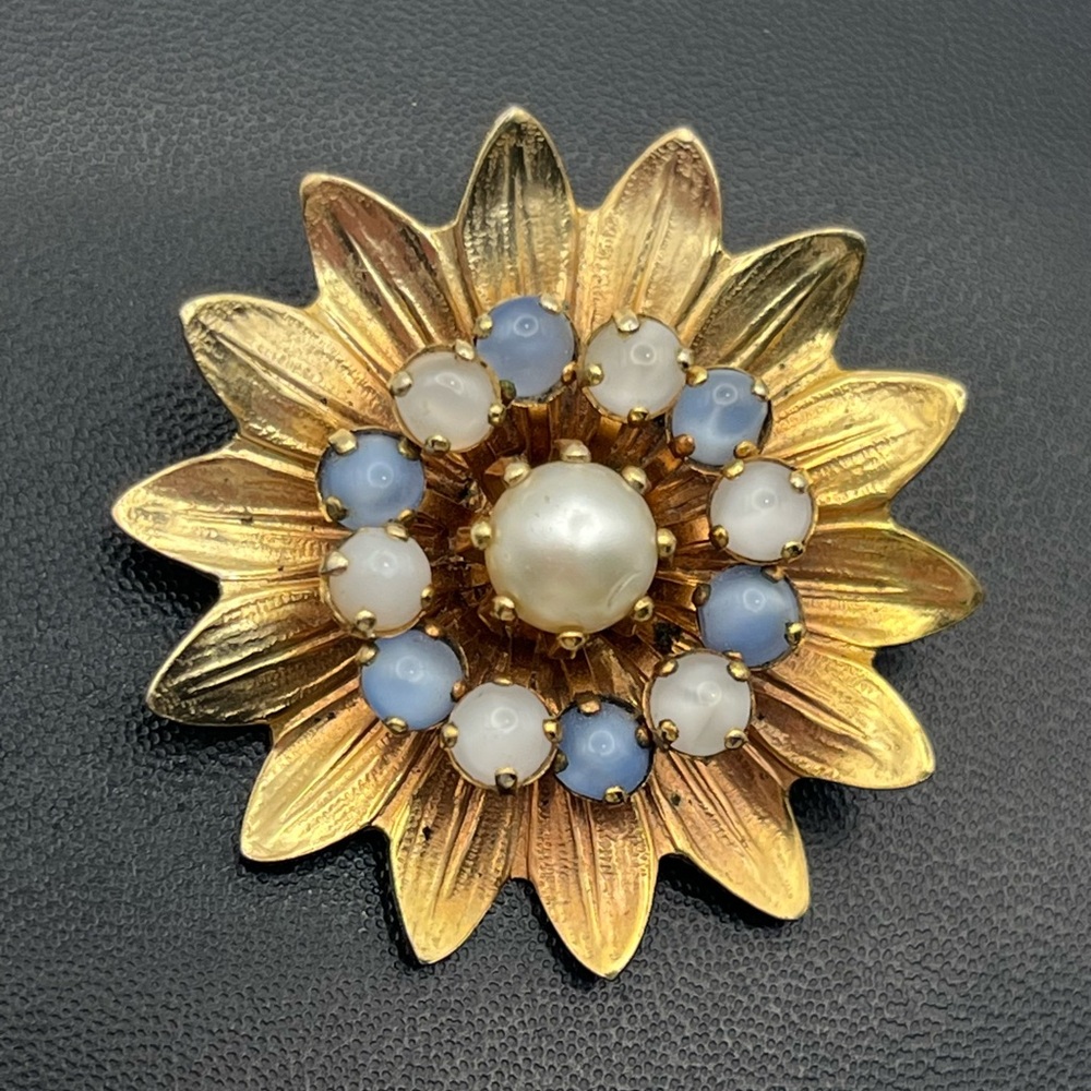 Gold tone blue rhinestone faux pearl flower brooch pin vintage - Picture 2 of 13